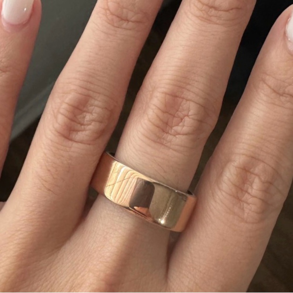 Elegant Gold Band Ring